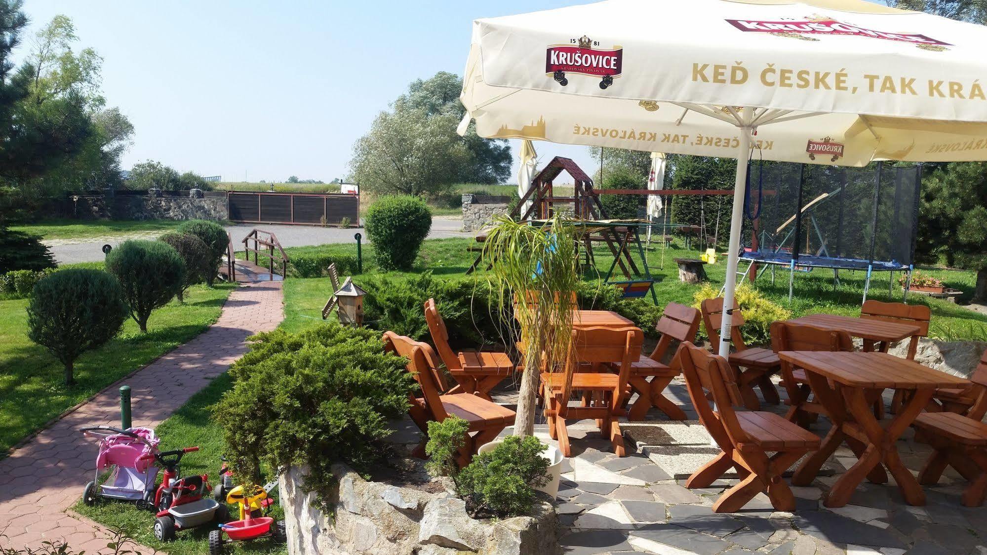 Hotel Carpatia Bratysława Zewnętrze zdjęcie